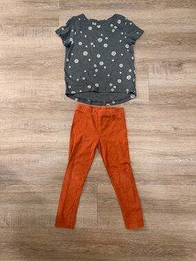 OshKosh B'gosh Gray Daisy Top with Orange Leggings